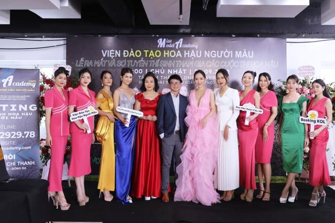 Ceo Hồ Nguyễn Kim Sỹ đảm nhận vai trò giám đốc viện đào tạo hoa hậu và người mẫu miền Bắc